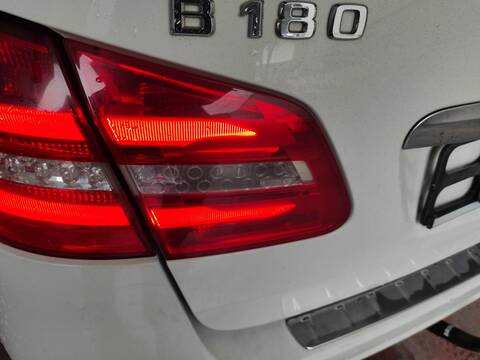 Piloto Portón Izquierdo Mercedes Clase B 150 270910