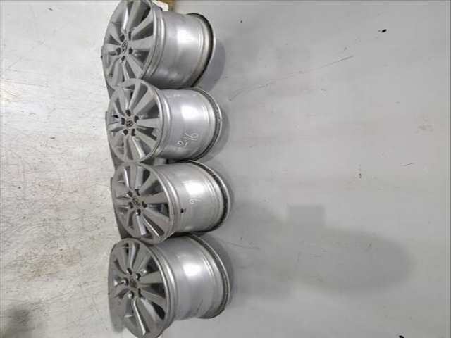 Foto 3ª: Juego LLantas Toyota Auris 1.6 ZRE151_) 124CV [1ZR-FE] (2006)