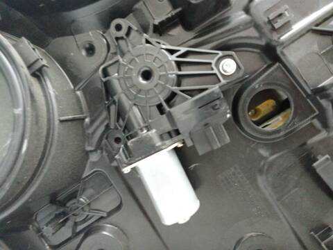 Foto 2ª: Elevalunas Manual Trasero Derecho Mercedes Clase A 140 A 200 CDI - D 176.008) 136CV 100KW [OM 651.930] (2014)