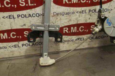 Foto 4ª: Elevalunas Manual Trasero Derecho Honda Crv LS 140CV 103KW RD8) [N22A2] (2005)