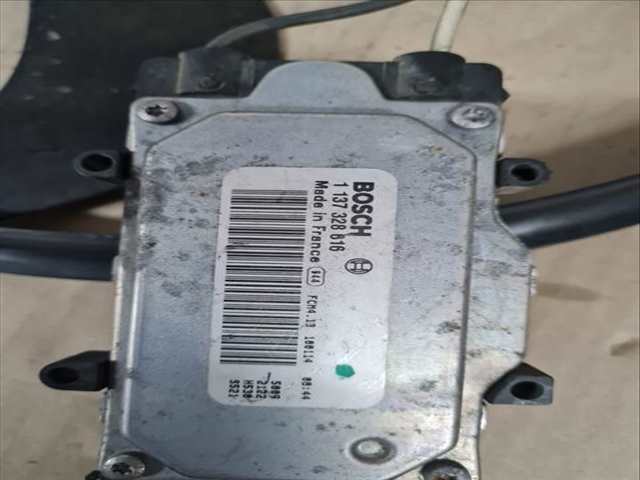 Foto 3ª: Electroventilador Aire Acondicionado Volkswagen Golf 1.6 TDI DPF 105CV 77KW [CAY] (2010)