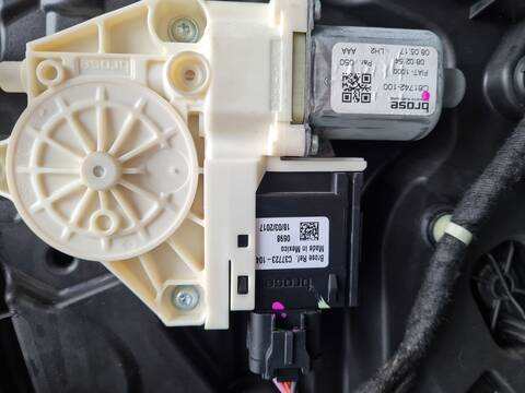 Foto 2ª: Elevalunas Eléctrico Delantero Izquierdo Jeep Compass LIMITED 4X4 140CV 103KW [55263087] (2017)