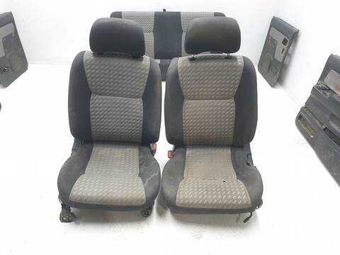 Foto 2ª: Juego Asientos Completos Nissan Navara PICKUP D22 CABINA DOBLE CHALLENGE 4X4 [YD25DDTI] (2002)