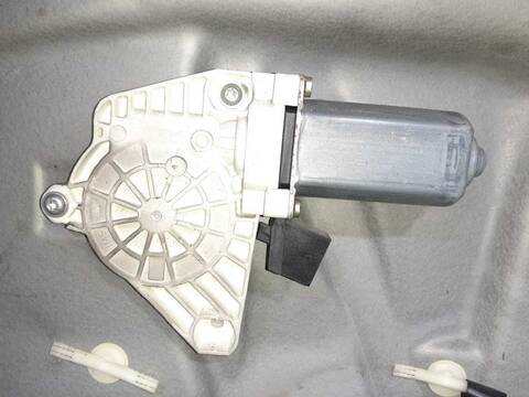 Foto 3ª: Elevalunas Eléctrico Delantero Derecho Mercedes Clase B 150 180 CDI 245.207) 109CV 80KW [OM640940] (2005)