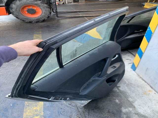 Foto 2ª: Puerta Trasera Izquierda Toyota Avensis 2.2 D4D 150CV [2AD] (2009)