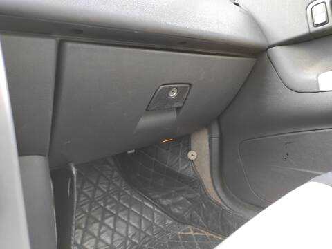 Guantera Volvo C30 D4204T