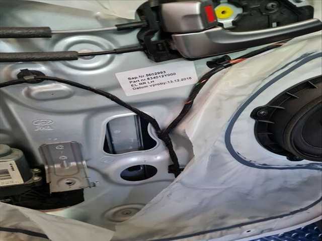 Elevalunas Manual Trasero Izquierdo Hyundai ix35 1.7 CRDI 116CV 85KW