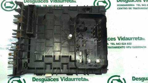 Foto 3ª: Caja Reles Fusibles Volkswagen Jetta ADVANCE 105CV 77KW [BKC] (2005)