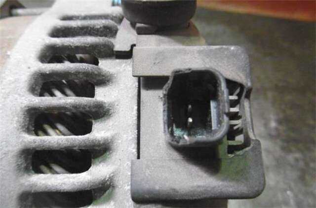 Foto 3ª: Alternador Jeep Cherokee 2.8 CRD EXTREME [2.8 LTR. - 120 KW CRD CAT] [ENR]