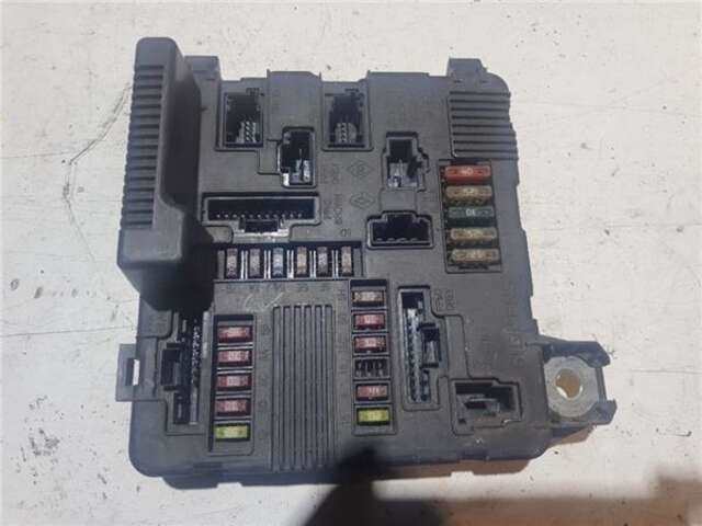 Caja Reles Fusibles Renault Megane 1.9 CONFORT AUTHENTIQUE [1.9 LTR. - 88 KW DCI DIESEL] II BERLINA 5P (10.2002-_)