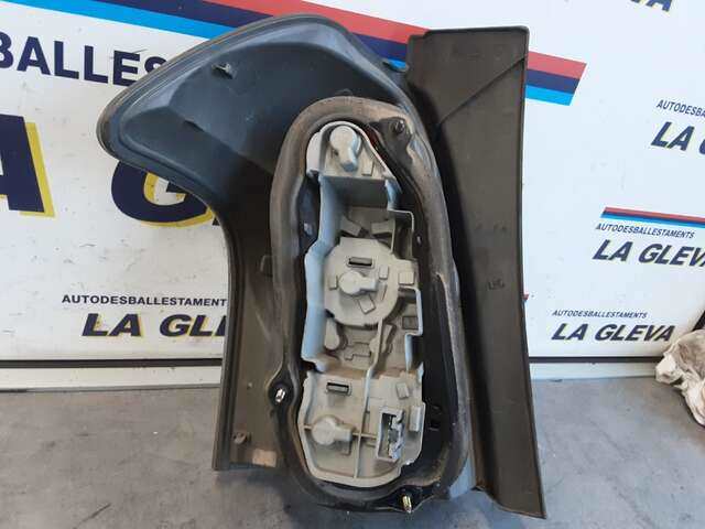 Foto 2ª: Piloto Trasero Derecho Toyota Corolla 2.0 D4D 116CV 0CV [1CD-FTV] (2004)