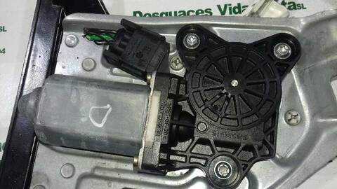 Foto 3ª: Elevalunas Eléctrico Delantero Derecho Mercedes Clase C 160 C 230 COMPRESSOR 203.747) COUPE 197CV 145KW [111981] (2004)