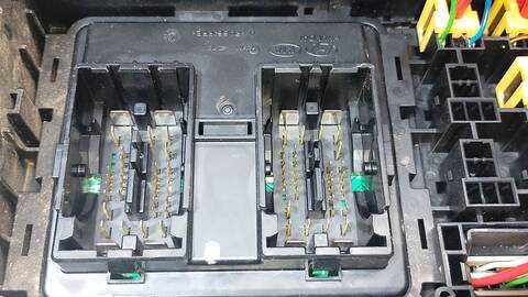 Foto 3ª: Caja Reles Fusibles Kia Sportage CONCEPT 2WD 116CV 85KW [D4FD] (2017)