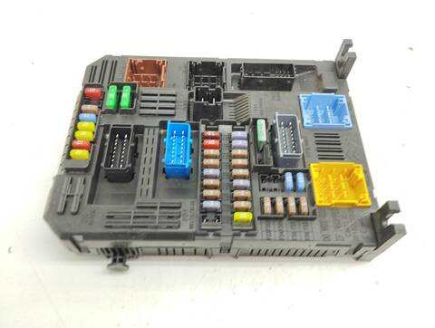 Caja Reles Fusibles Opel Corsa EDITION 101CV 74KW