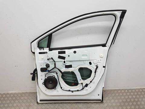Foto 3ª: Puerta Delantera Derecha Renault Clio SIN DEFINIR