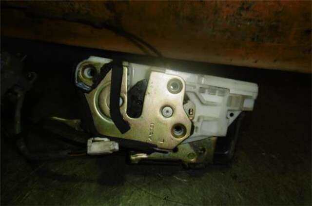 Cerradura Puerta Delantera Izquierda Mitsubishi Montero 3.2 D 4WD (V78W. V68W)