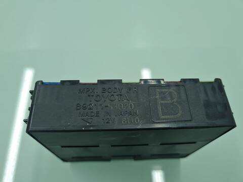 Foto 2ª: Caja Reles Fusibles Lexus IS 220D 177CV 130KW (2008)