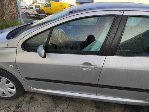 Puerta Delantera Izquierda Peugeot 307 9HY BERLINA