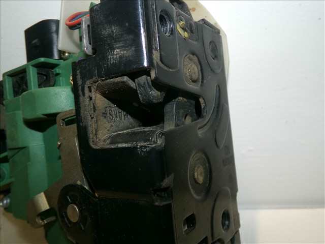 Foto 2ª: Cerradura Puerta Delantera Izquierda Volkswagen Passat 1.9 TDI 2000-2005 [AVF] (2002)