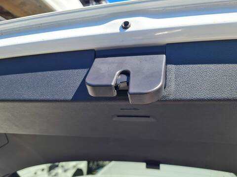 Foto 4ª: Cerradura Maletero Portón Volkswagen Golf LIFE 115CV 85KW [DTR] (2022)