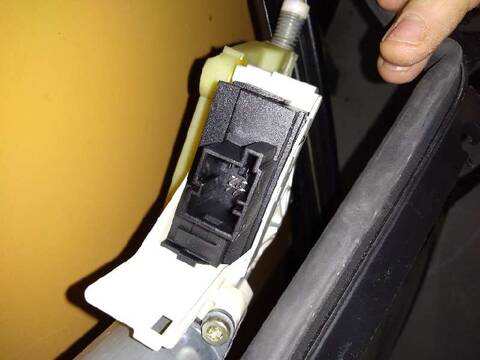 Foto 4ª: Elevalunas Manual Trasero Derecho Audi A6 3.0 TDI QUATTRO 165KW) BERLINA 225CV [BMK] (2004)