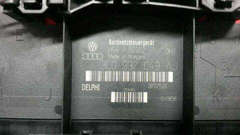 Foto 2ª: Caja Reles Fusibles Volkswagen Golf HIGHLINE BERLINA 105CV 77KW [BXE] (2003)