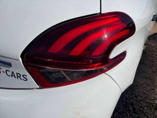 Foto 3ª: Piloto Trasero Derecho Peugeot 208 1.6 HDI 75cv [9HK] (2016)