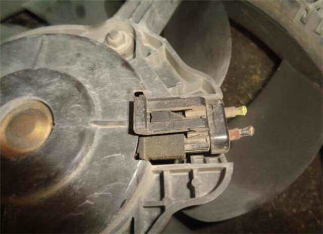 Foto 3ª: Electroventilador Mercedes Clase A 140 1.7 160 CDI (168.006) [1.7 LTR. - 55 KW CDI DIESEL CAT] [OM 668.940]