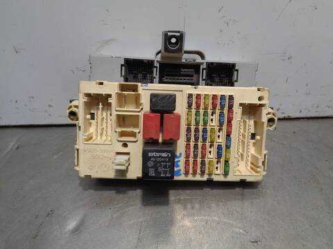 Foto 4ª: Caja Reles Fusibles Fiat Punto 1.2 8V BERLINA 60CV 44KW [188A4000] (2001)