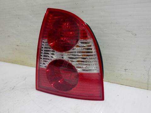 Foto 3ª: Piloto Trasero Derecho Volkswagen Passat ADVANCE 131CV [AVF] (2000)