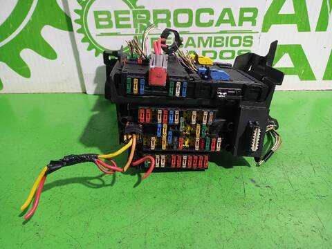 Foto 3ª: Caja Reles Fusibles Peugeot 206 E-MUSIC 75CV (1998)