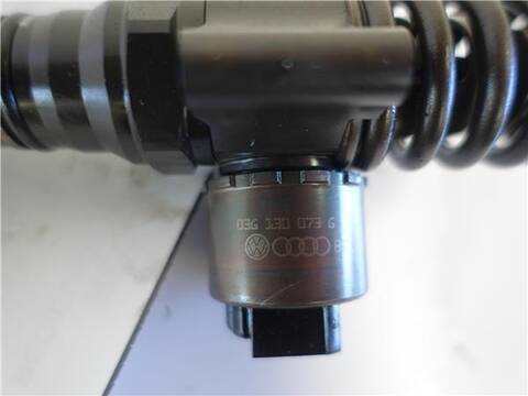 Foto 3ª: Inyectores Audi A4 2.0 TDI 16V 103KW) BERLINA 140CV [BLB] (2005)