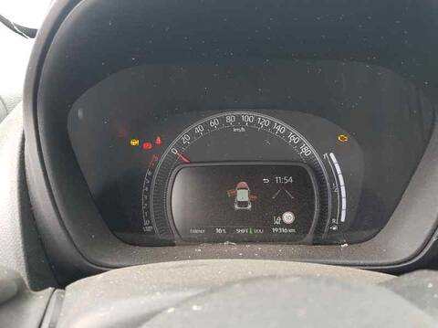 Foto 2ª: Cuadro de Instrumentos Toyota Aygo PLAY 72CV 53KW [1KRFE] (2024)