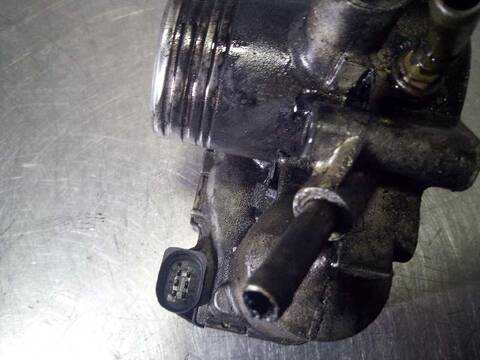 Foto 4ª: Caja Mariposa Volkswagen Polo CONCEPTLINE BERLINA 60CV 44KW [AUD] (2001)