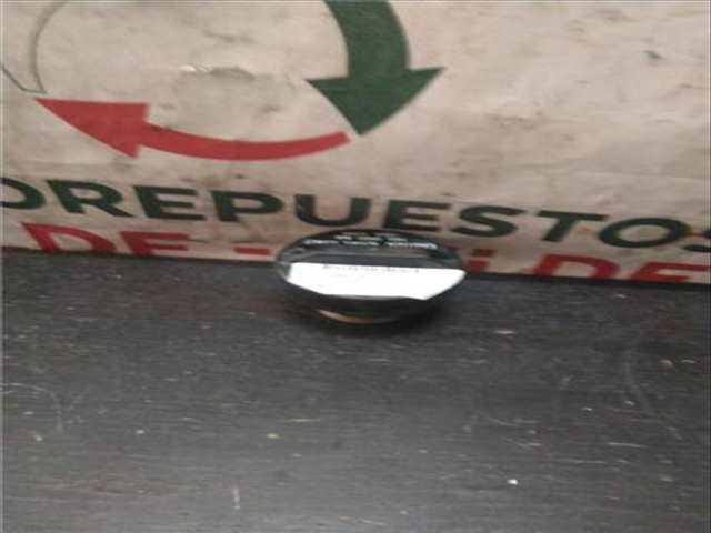 Tapa Exterior Combustible Toyota Rav4 2.0