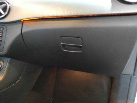 Guantera Mercedes Clase B 150 270910