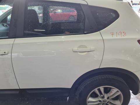 Puerta Trasera Izquierda Nissan Qashqai ACENTA 4X4 141CV 104KW