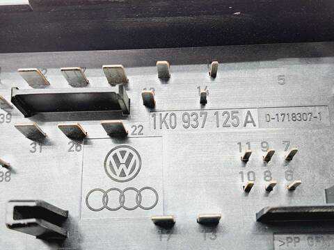 Foto 4ª: Caja Reles Fusibles Volkswagen Golf 1.9 TDI BERLINA 105CV 77KW [BXE] (2007)