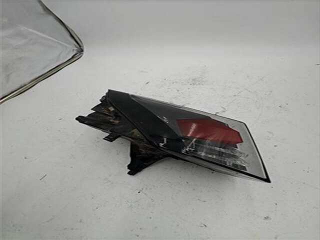 Foto 3ª: Piloto Trasero Derecho Peugeot 2008 1.5 ALLURE [1.5 LTR. - 81 KW BLUE-HDI FAP] [YHS / DV5RCE]