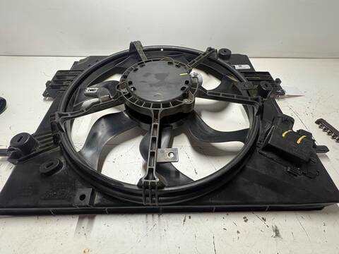 Foto 2ª: Electroventilador Dacia Sandero H4DF480 (2023)