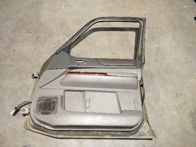 Foto 3ª: Puerta Delantera Derecha Nissan Patrol 2.8 TD Y61 TD6 [RD28ETI] (1999)