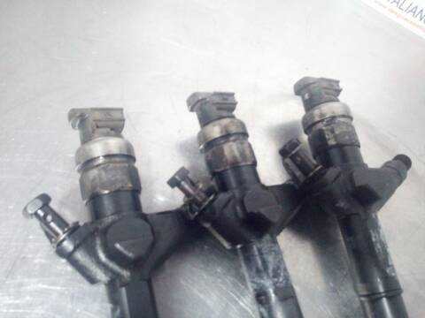 Foto 3ª: Inyectores Nissan Cabstar 2.5 DIESEL 131CV 96KW (2006)