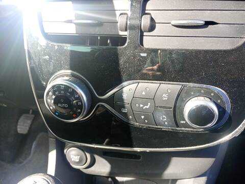 Foto 4ª: Mando Climatizador Renault Clio ZEN 90CV 66KW [H4B A4] (2015)