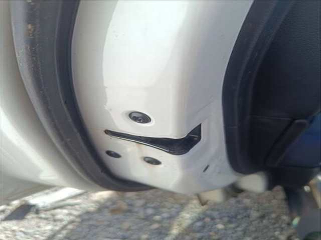 Foto 3ª: Cerradura Puerta Trasera Izquierda Ssangyong Tivoli PREMIUM 4X2 116CV 85KW (2016)