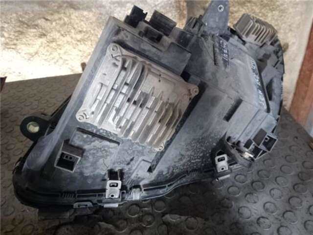 Foto 2ª: Faro Derecho Mercedes Clase C 160 2.1 C 220 D (205.304) [2.1 LTR. - 125 KW CDI CAT] [651.921]