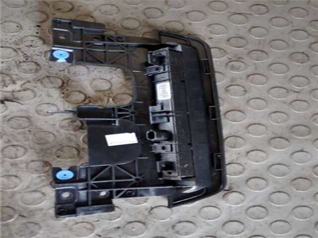 Foto 2ª: Luz Central de Freno Dacia Duster 1.5 PRESTIGE [1.5 LTR. - 85 KW BLUE DCI DIESEL FAP CAT] [K9K 872]