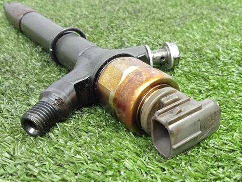 Foto 3ª: Inyectores Toyota Avensis 2.2 D-4D CAT BERLINA 150CV 110KW [2AD-FTV] (2006)