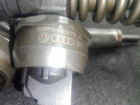 Foto 3ª: Inyectores Volkswagen Touareg 2.5 R5 TDI 174CV 128KW [BAC] (2003)