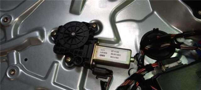 Foto 2ª: Elevalunas Eléctrico Delantero Derecho Fiat Stilo 1.9 JTD (192_XE1A) [192 A1.000]