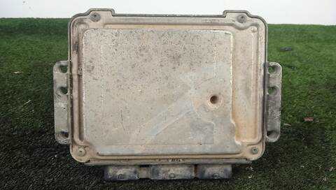 Foto 2ª: Centralita Motor ECU Renault Master 3.0 DCI 140 HD0S FD0S HD1S) 136CV 100KW FURGONETA [ZD3 202] (2005)